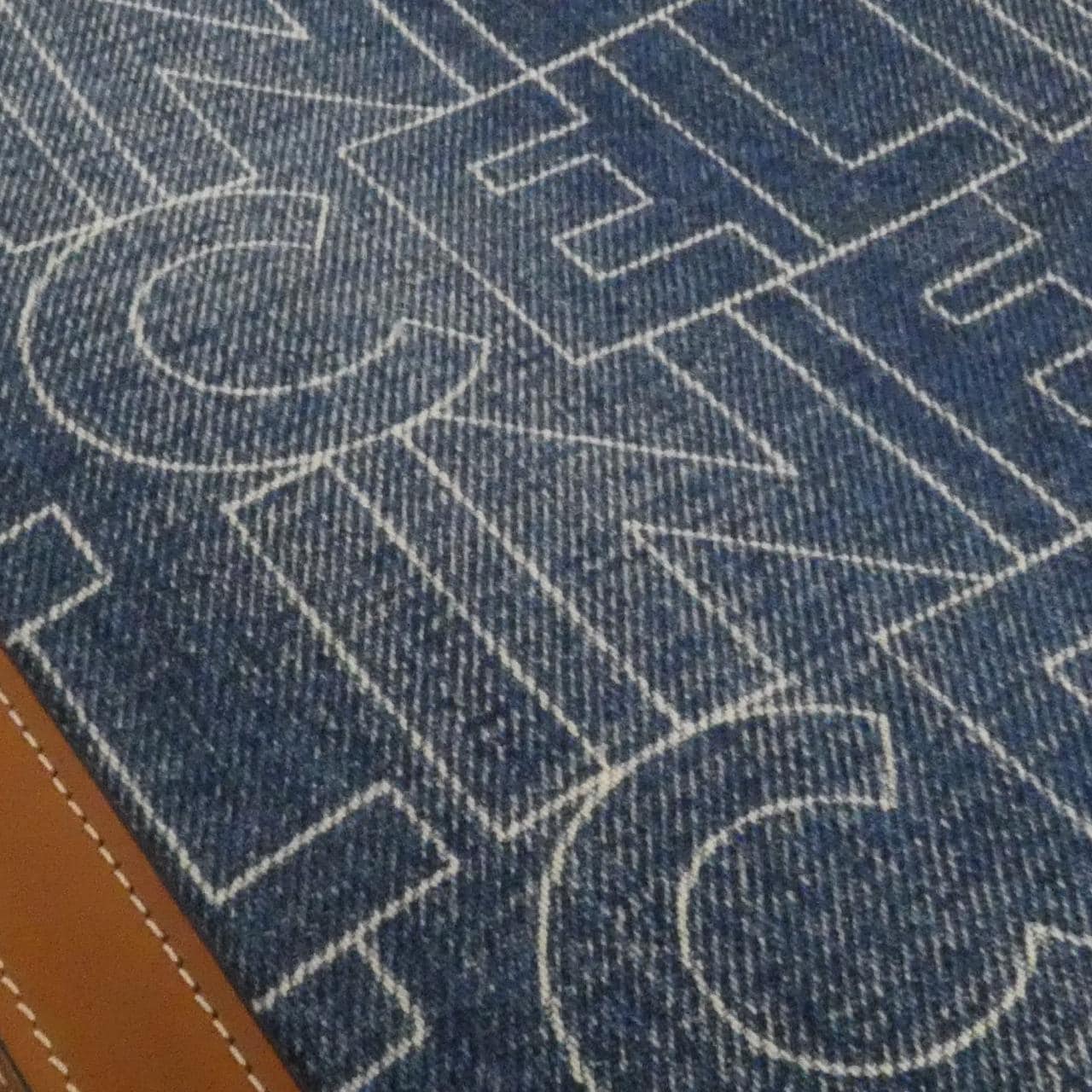 セリーヌ スモール バーティカル カバ 192082ERM バッグ