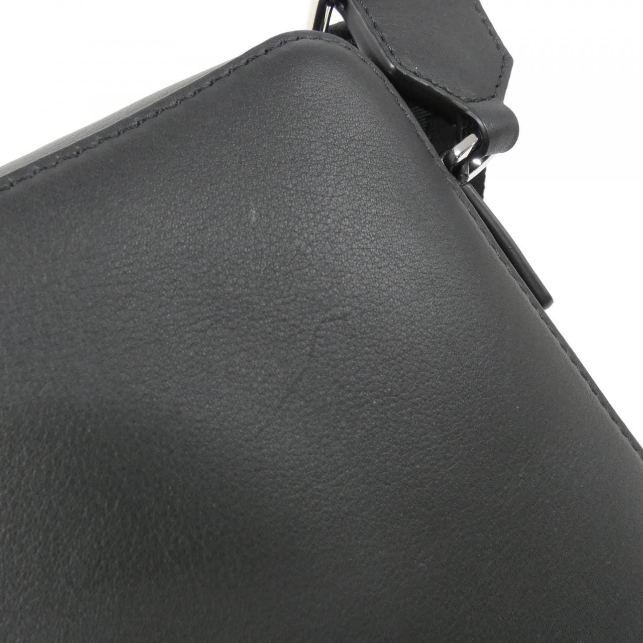 ロエベ バーティカル クロスボディ ポケット C565S59X03 ショルダーバッグ