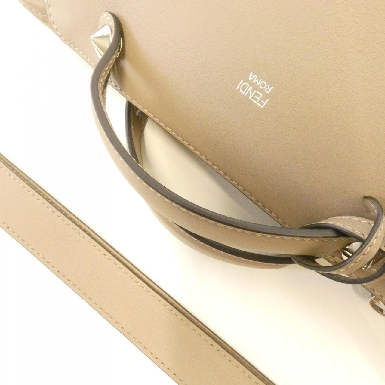 フェンディ バイ ザ ウェイ ミディアム 8BL146 1D5 バッグ