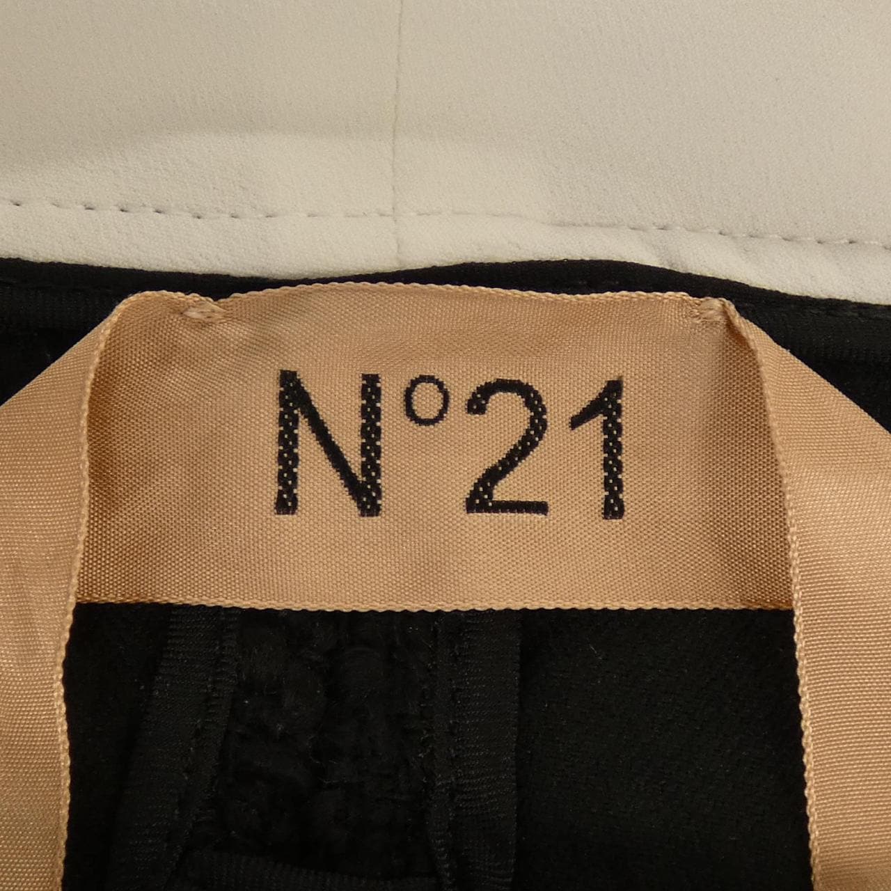ヌメロヴェントゥーノ N°21 P24IN2M トップス
