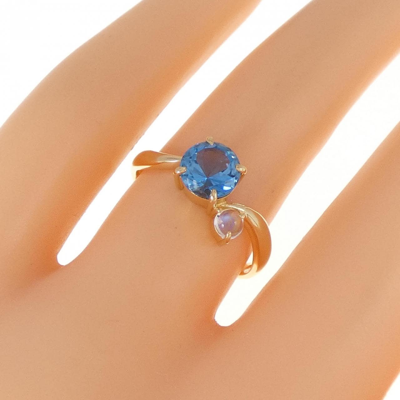 K18YG blue Topaz ring