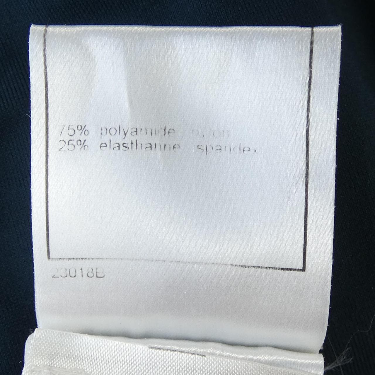 【ヴィンテージ】シャネル CHANEL P20775V12115 03P ロングカーディガン