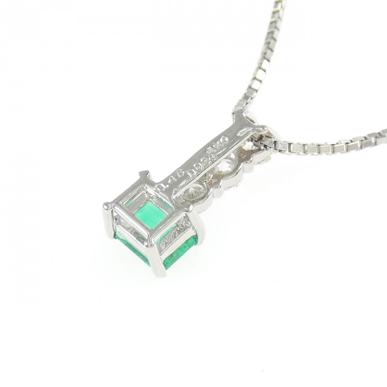 PT900/PT850 エメラルド ネックレス 0.48CT