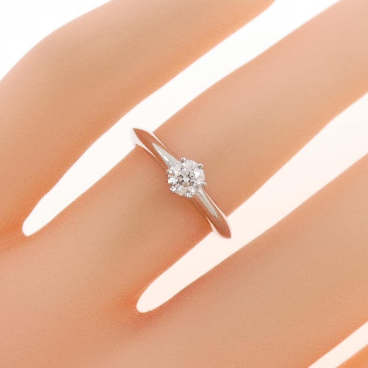 ティファニー クラシックソリティア リング 0.24CT H VS1