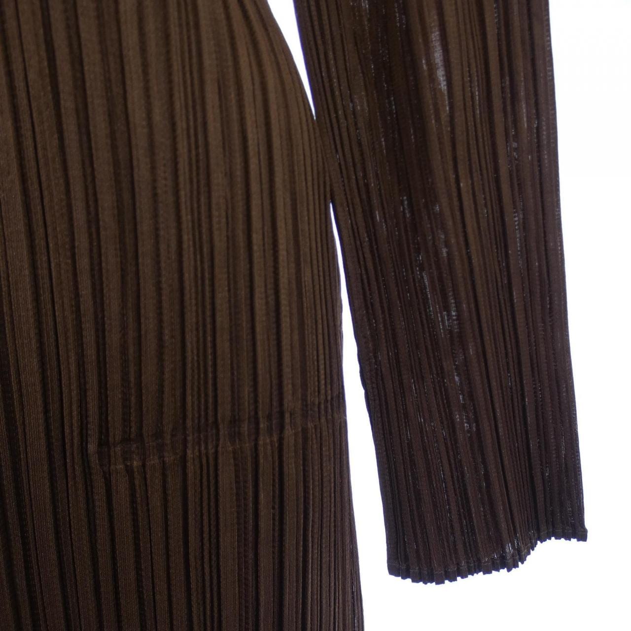 百褶PLEATS PLEASE上衣