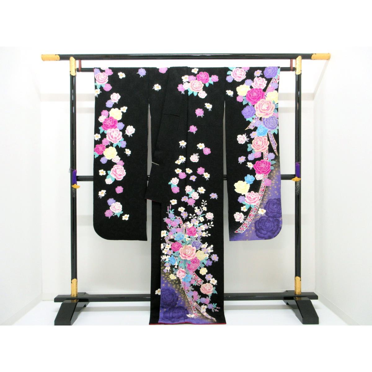 Long-sleeved kimono with gold-leaf Yuzen finish, embroidered gradation dyeing, polyester lining