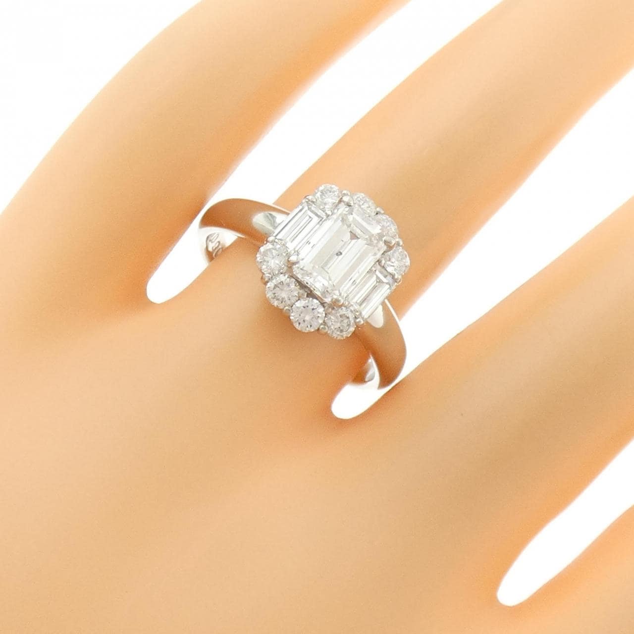 PT900 ダイヤモンド リング 1.090CT F SI2 エメラルドカット