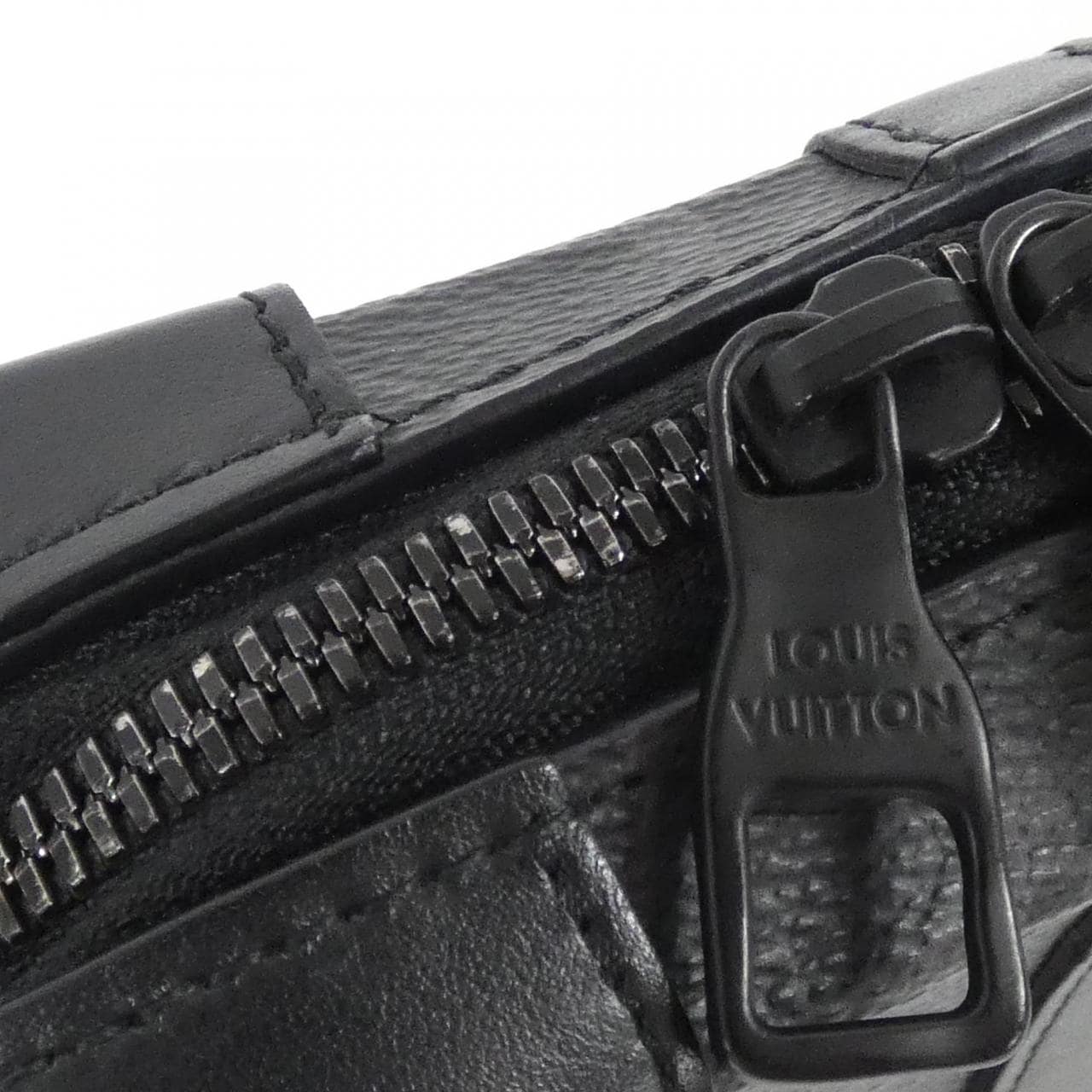 ルイヴィトン モノグラム エクリプス ソフトトランク ウォレット M69838 ショルダーバッグ