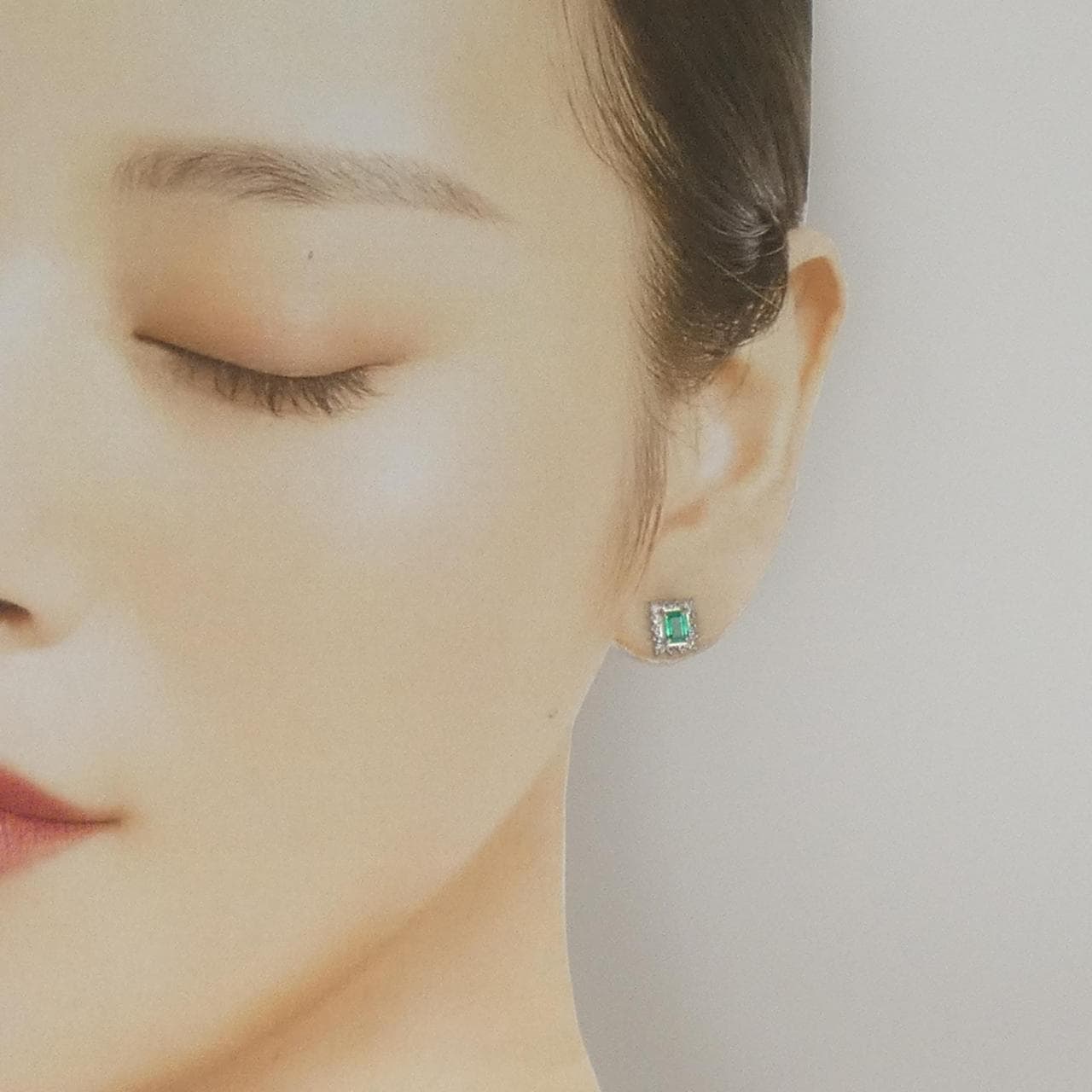 PT900 エメラルド ピアス 0.556CT