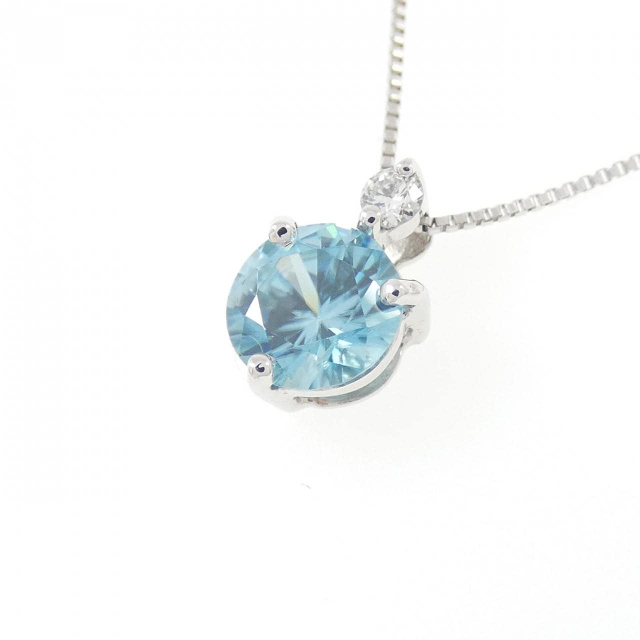 K18WG Zircon Necklace 1.00CT