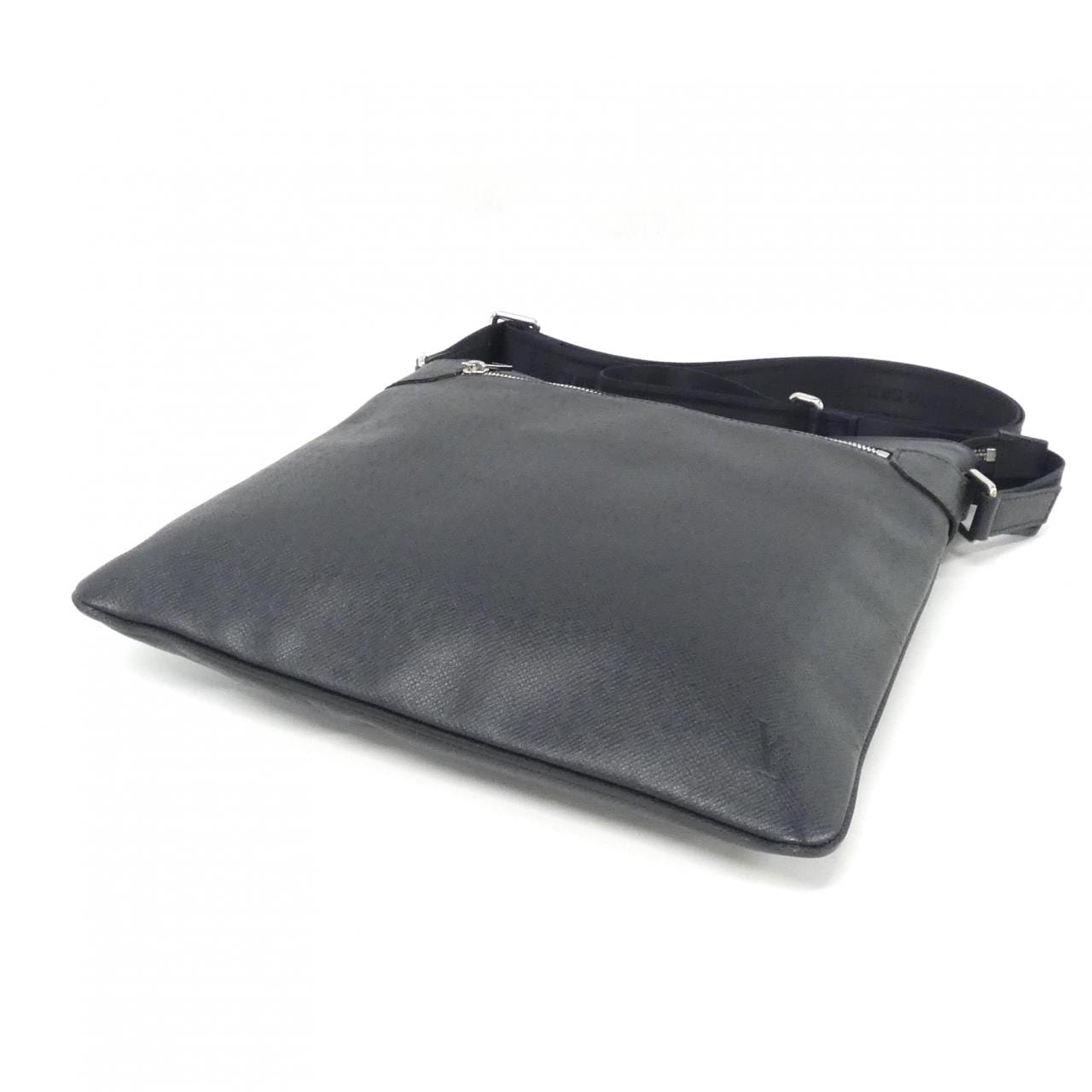 ルイヴィトン タイガ サシャ M32629 ショルダーバッグ