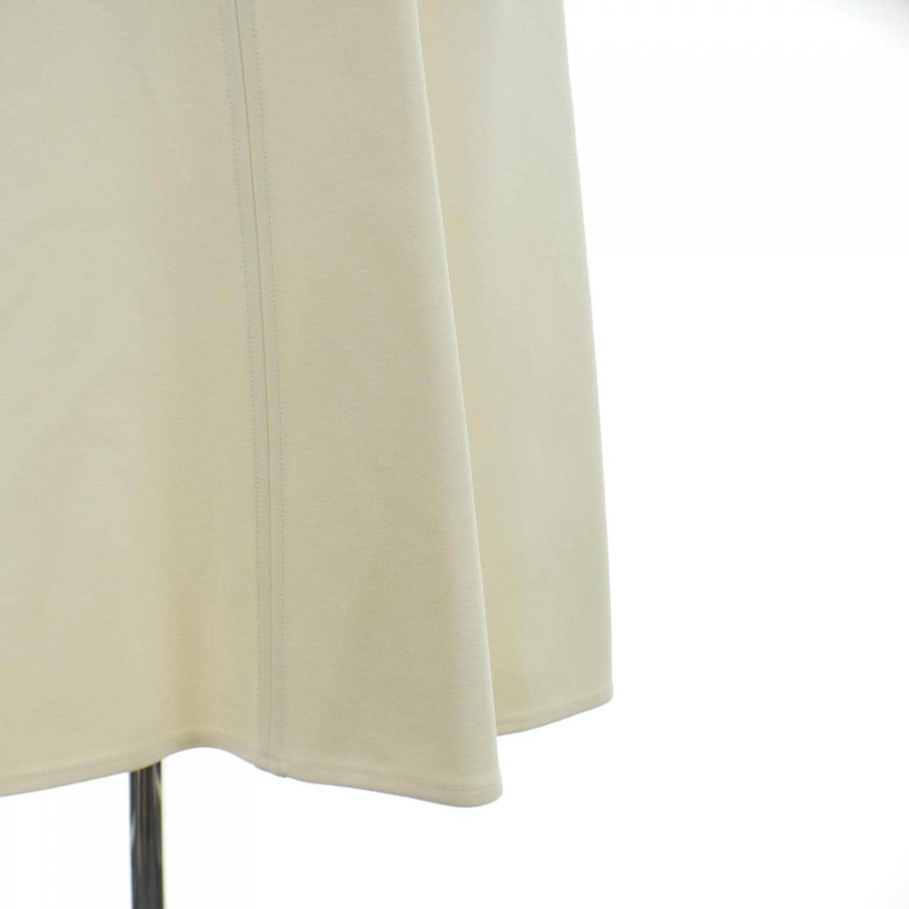 エルメス HERMES Hパッサン 4H0332DR スカート