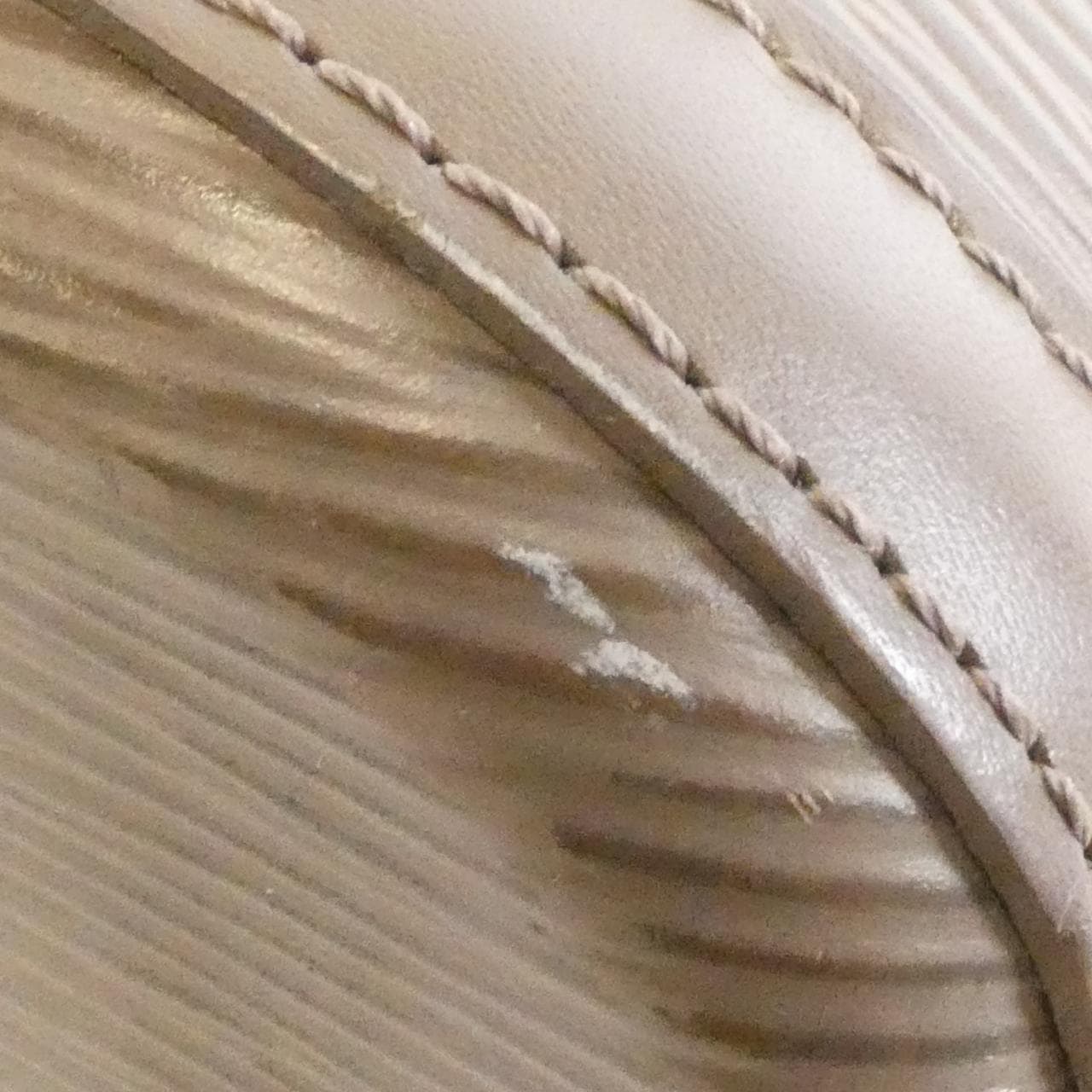 ルイヴィトン エピ リュサック M5228C ショルダーバッグ