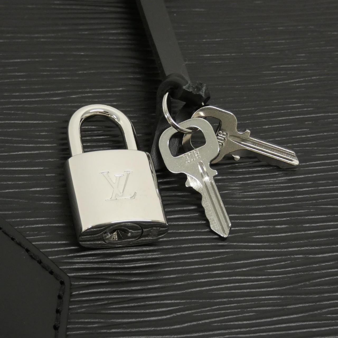 ルイヴィトン エピ アルマBB M24645 バッグ