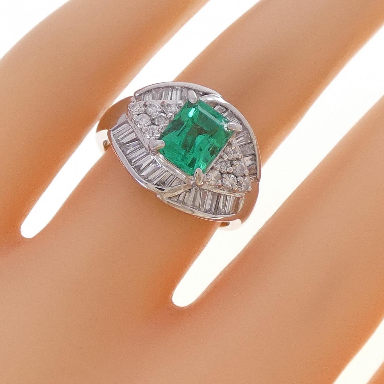 PT900 エメラルド リング 1.31CT
