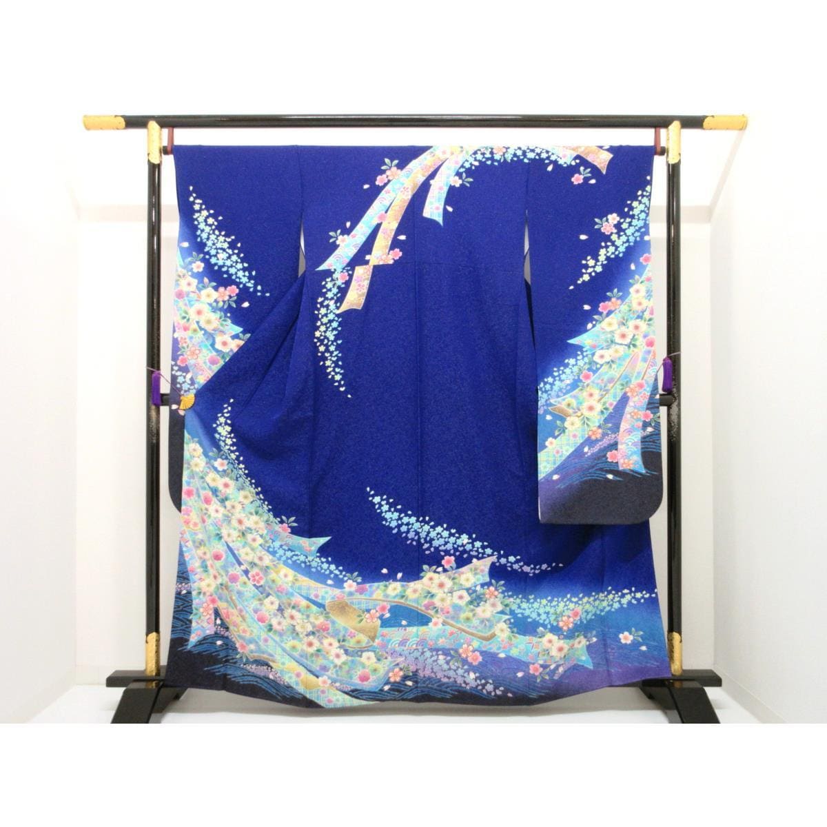 振袖　銀通しボカシ染　友禅金彩加工　刺繍入り