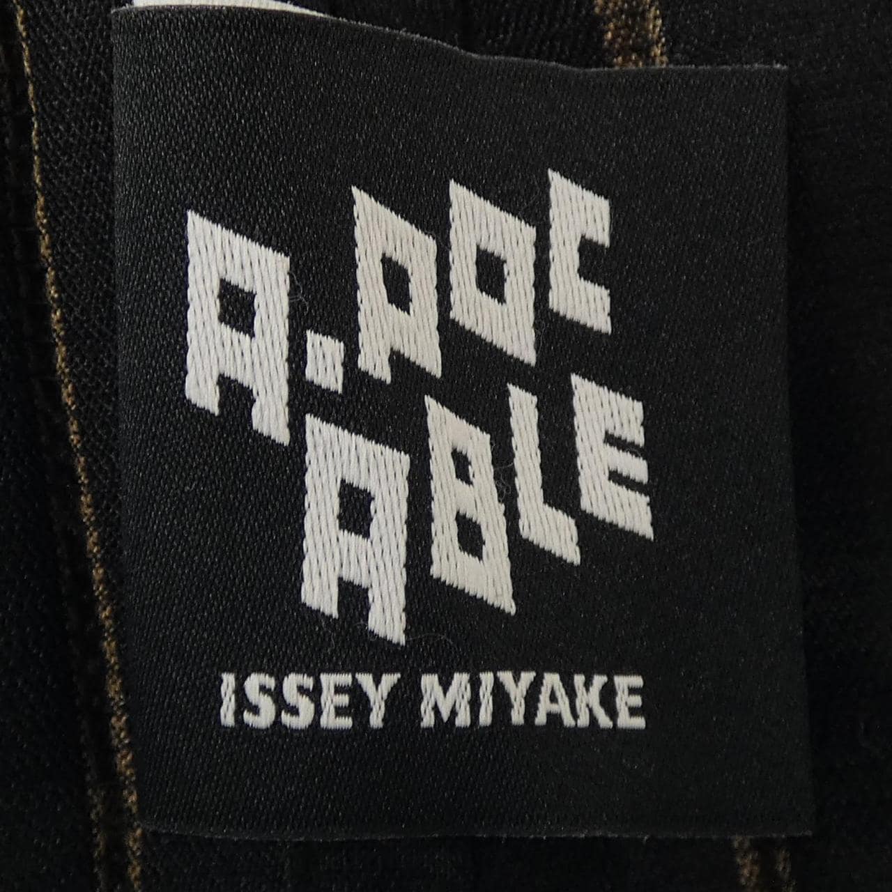 エイポックエイブルイッセイミヤケ A-POC ABLE ISSEY MIYAKE AT51FJ554 トップス