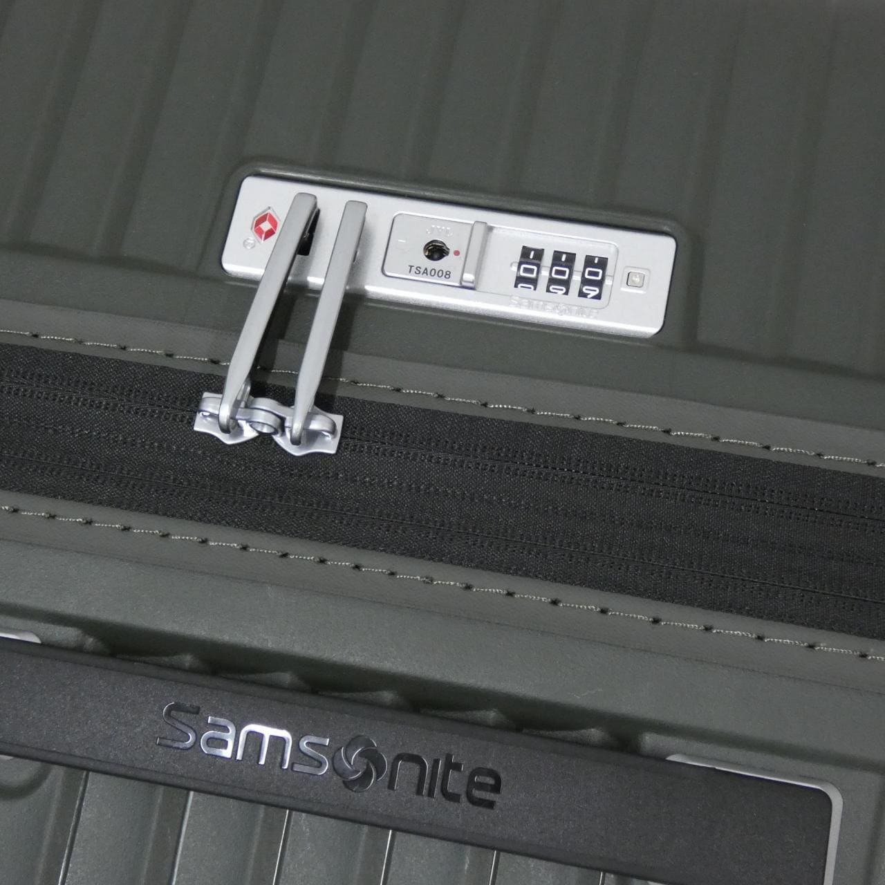 【新品】サムソナイト UPSCAPE スピナー81 エキスパンダブル 133-145L 143111 キャリーバッグ