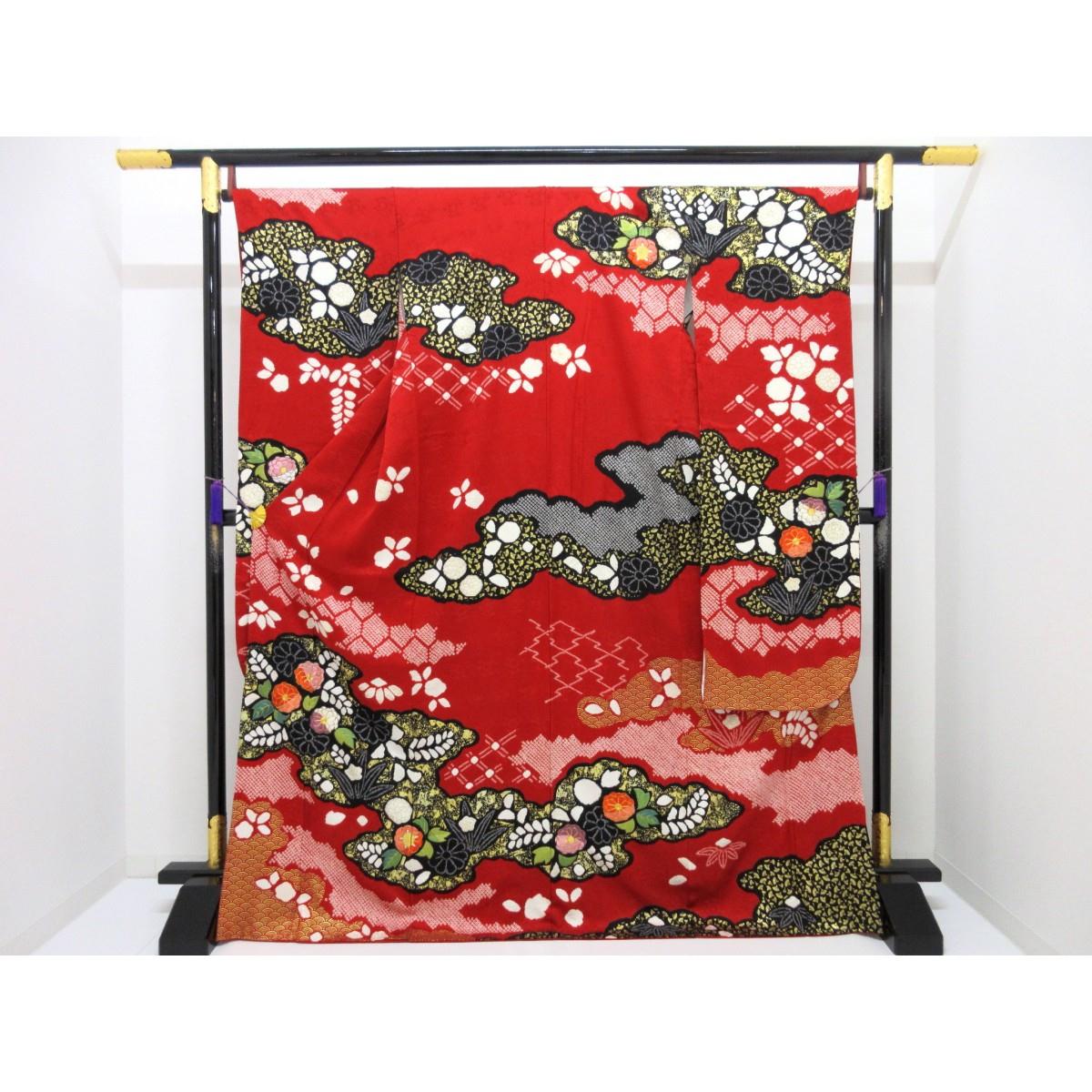 振袖　友禅金彩加工　絞り刺繍入り