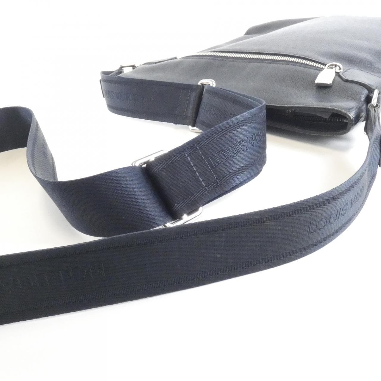 ルイヴィトン タイガ サシャ M32629 ショルダーバッグ