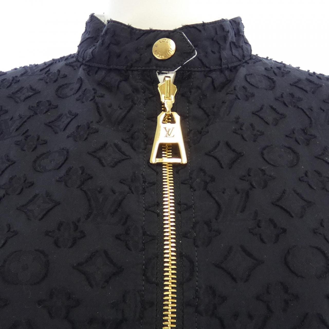 ルイヴィトン LOUIS VUITTON リバーシブルモノグラムレリーフ FNJA19AQV ブルゾン