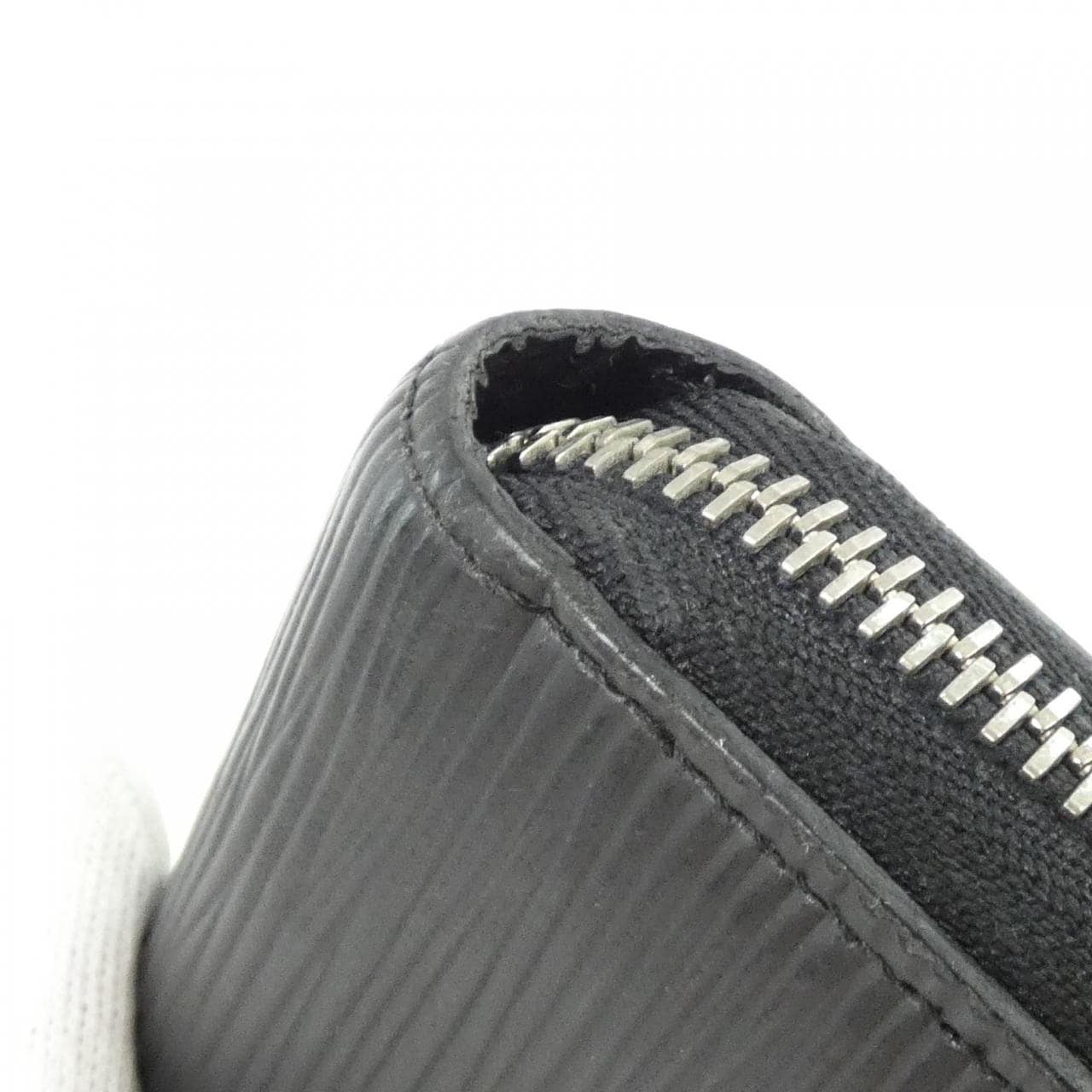 ルイヴィトン エピ ジッピー ウォレット M61857 財布