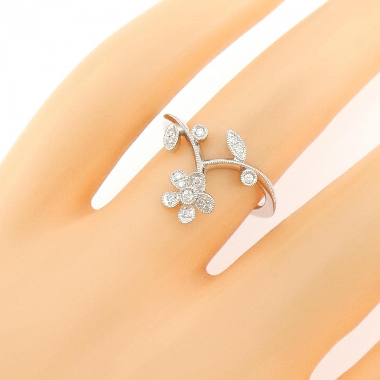 PT900 フラワー ダイヤモンド リング 0.07CT