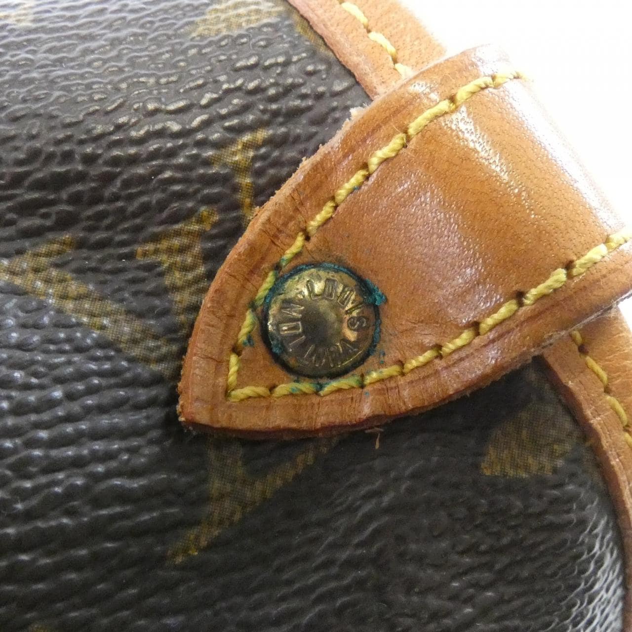 ルイヴィトン モノグラム ソミュール 30cm M42256 ショルダーバッグ