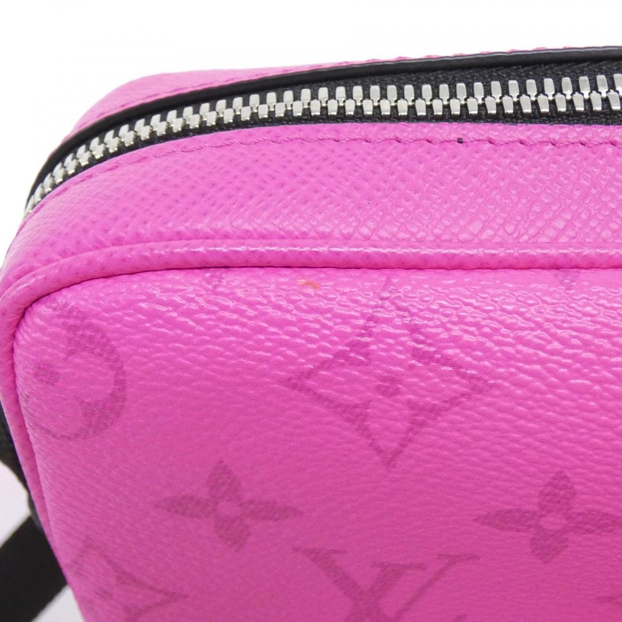 ルイヴィトン タイガ ラマ アウトドア メッセンジャー M30765 ショルダーバッグ