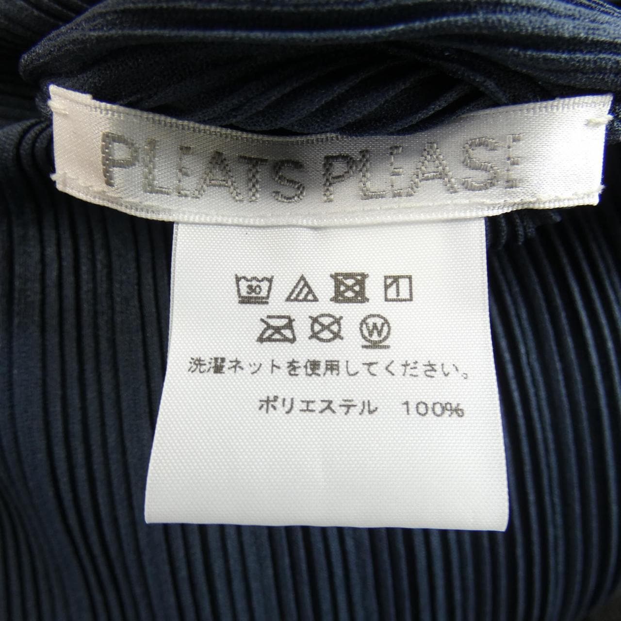 百褶PLEATS PLEASE上衣