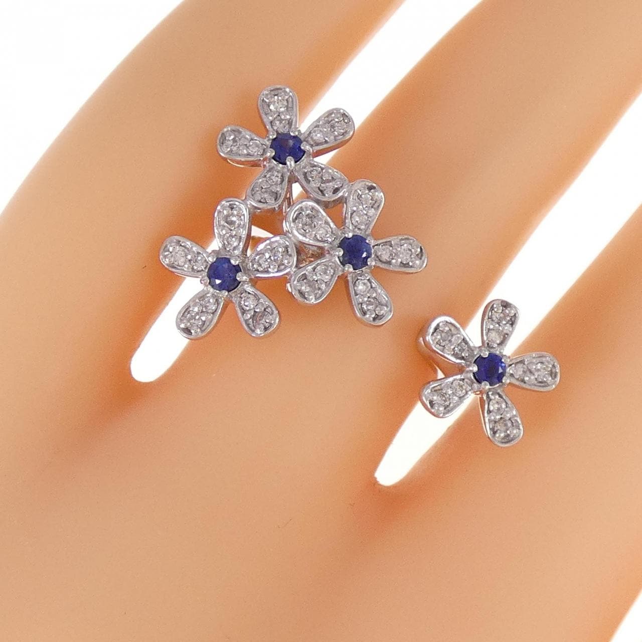 K18WG Flower Sapphire Ring 0.21CT