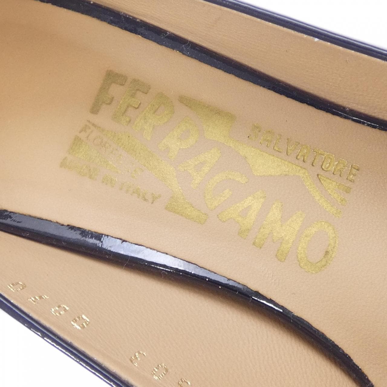 サルヴァトーレフェラガモ SALVATORE FERRAGAMO パンプス