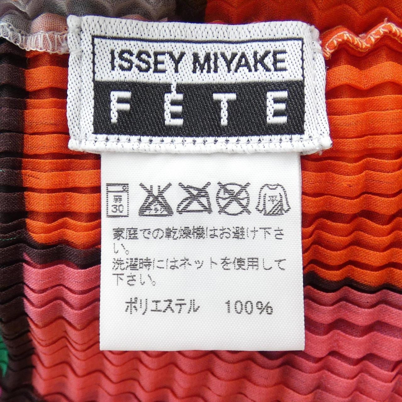 イッセイミヤケ ISSEY MIYAKE トップス