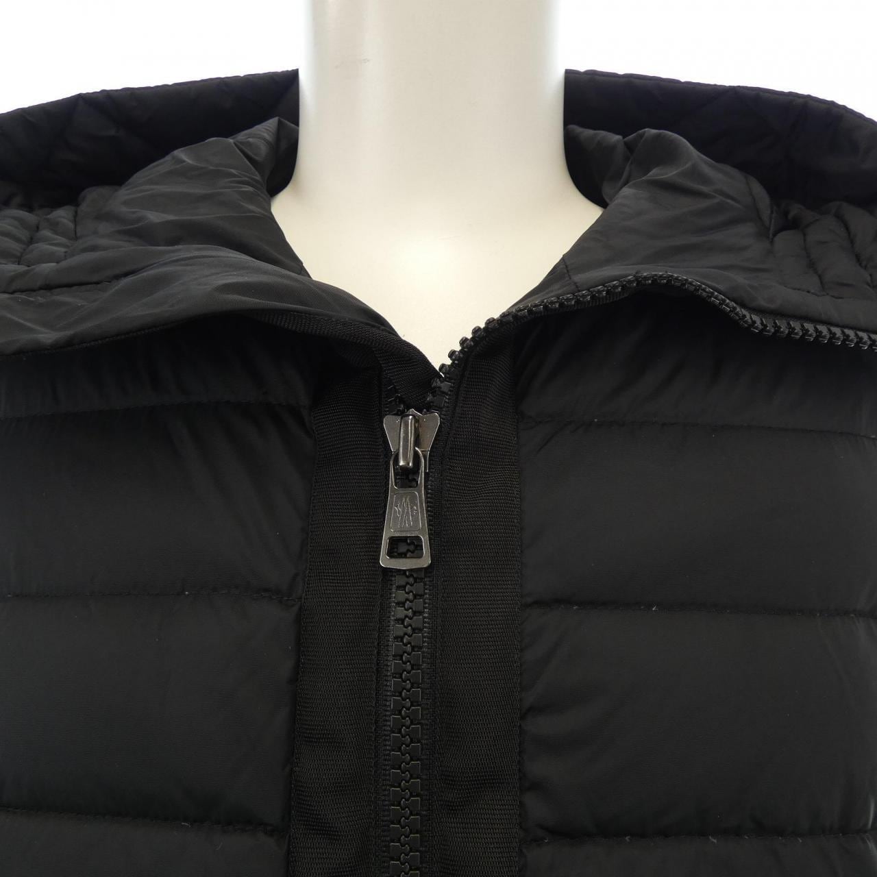 モンクレール MONCLER ダウンジャケット