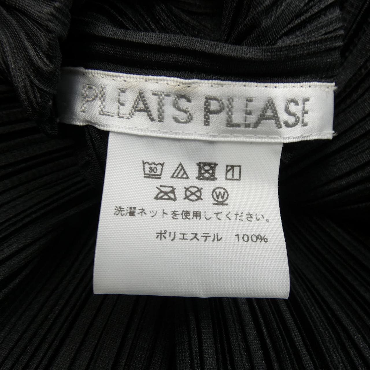 百褶PLEATS PLEASE上衣