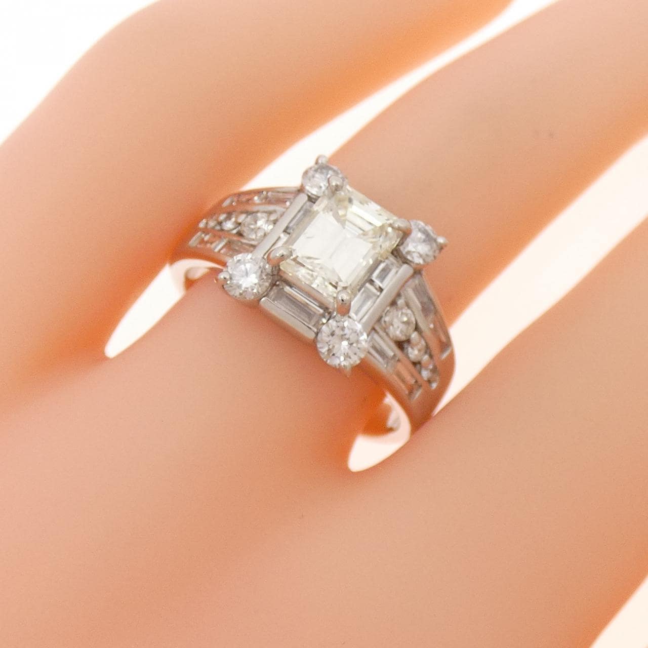 PT900 ダイヤモンド リング 1.045CT
