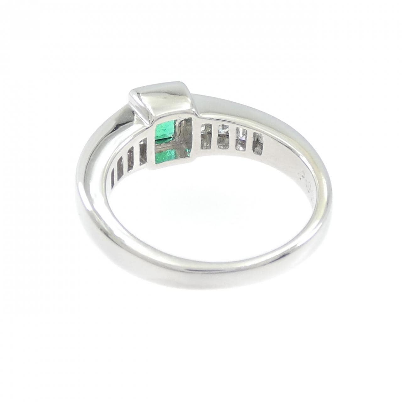 PT900 エメラルド リング 0.60CT