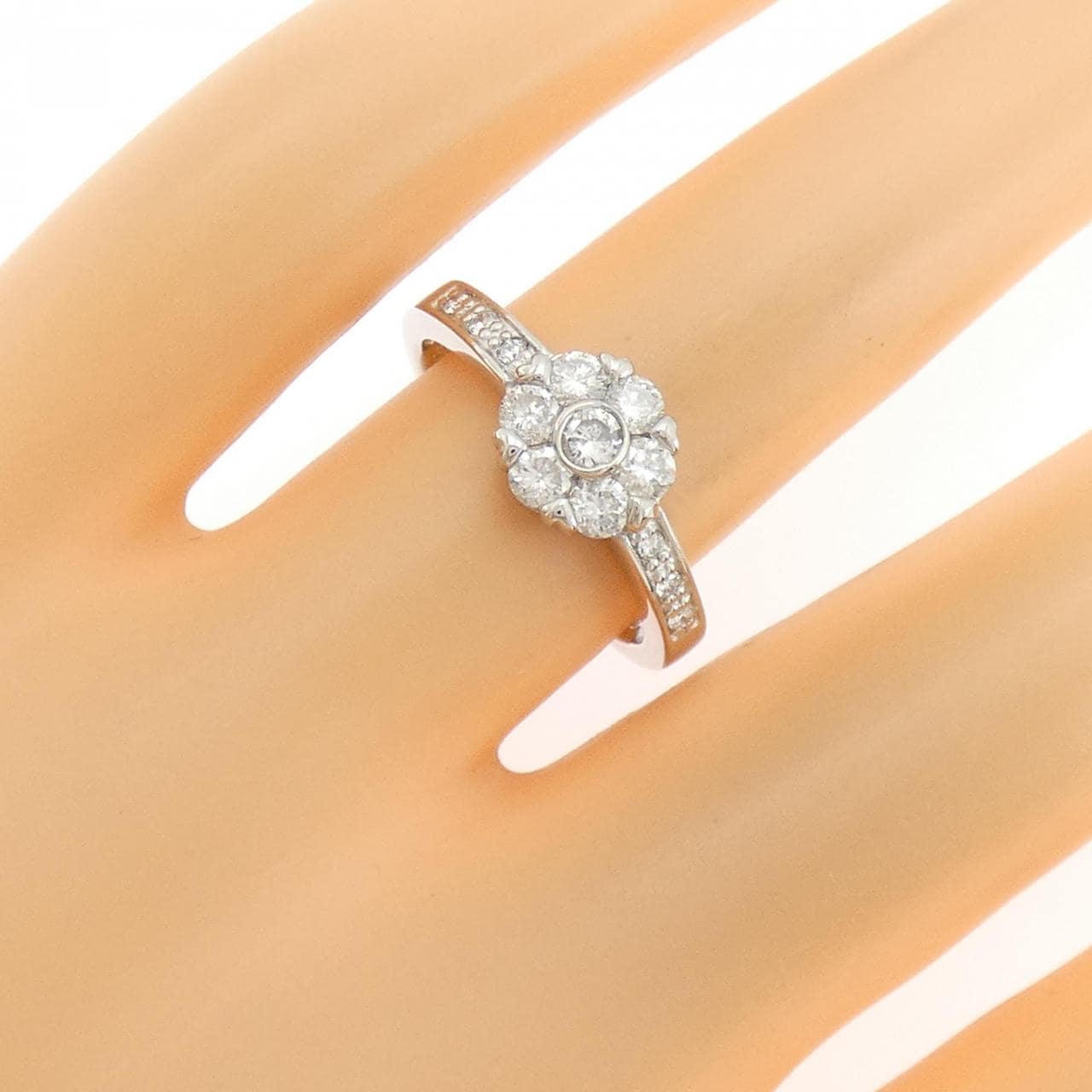 PT900 フラワー ダイヤモンド リング 0.56CT