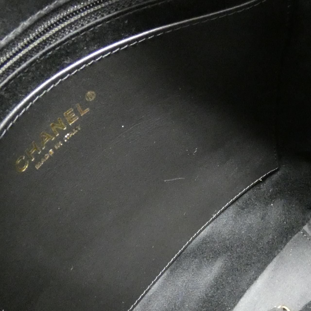 CHANEL shoulder bag