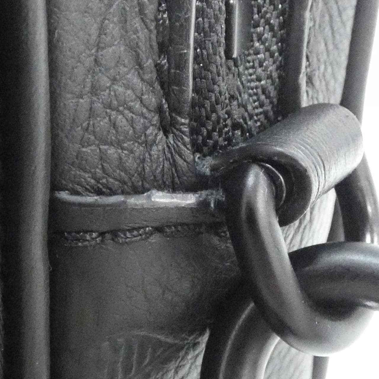 ルイヴィトン モノグラム シャドウ アルファ ウェアラブル ウォレット M82544 ショルダーバッグ