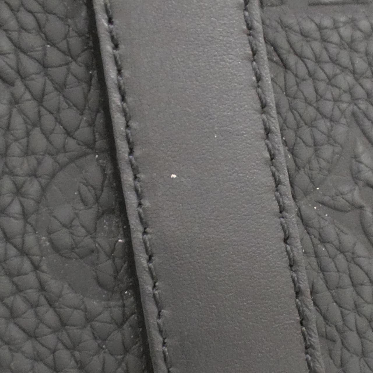 LOUIS VUITTON Taurillon Monogram Sac Plat M21866 Bag