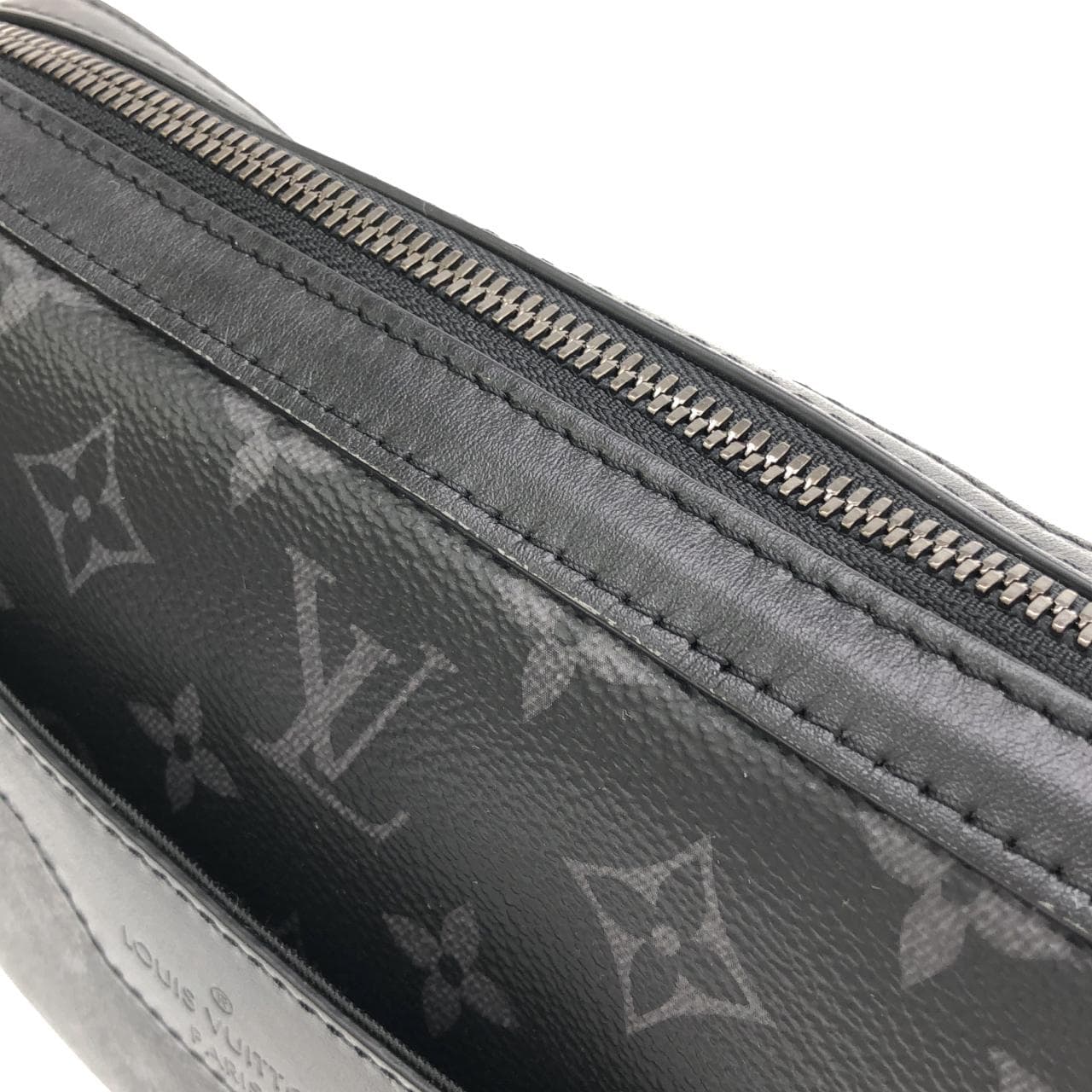 ルイヴィトン モノグラム エクリプス リバース トリオ メッセンジャー M69443 ショルダーバッグ