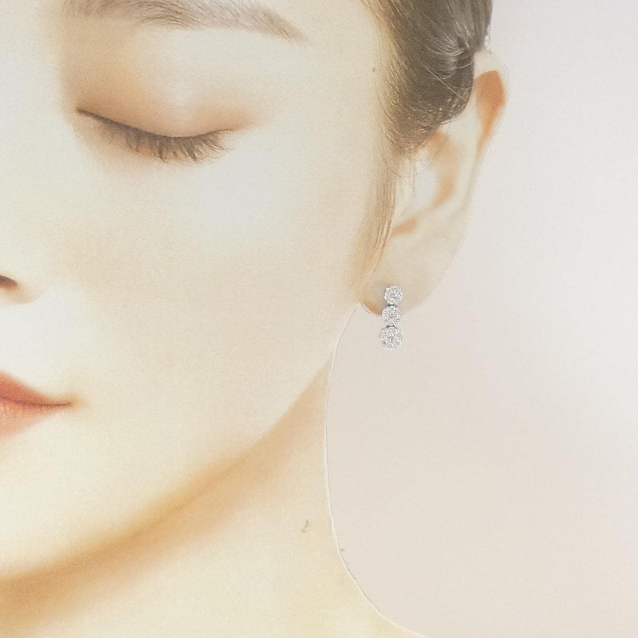 K18WG フラワー ダイヤモンド ピアス 1.00CT