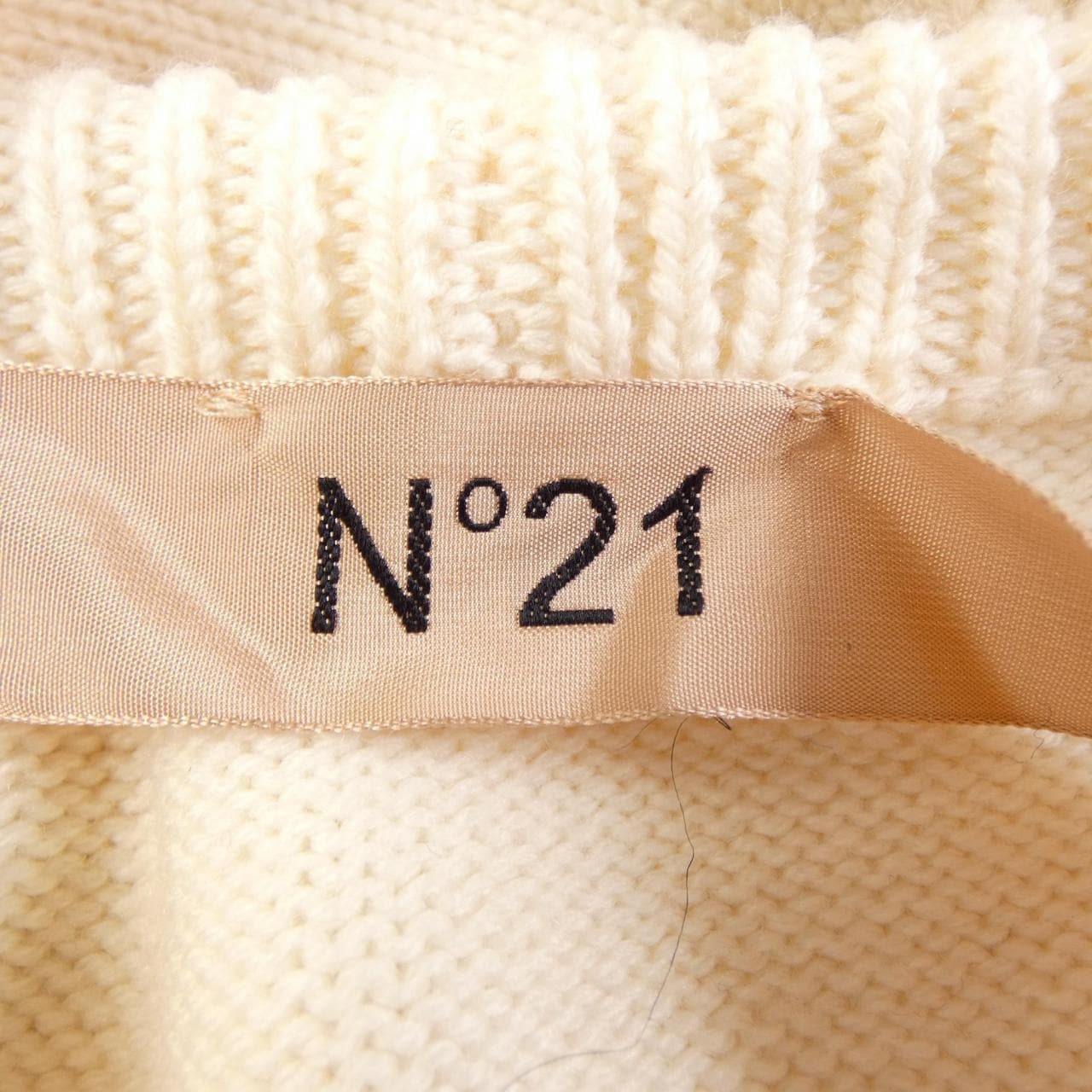 ヌメロヴェントゥーノ N°21 ニット