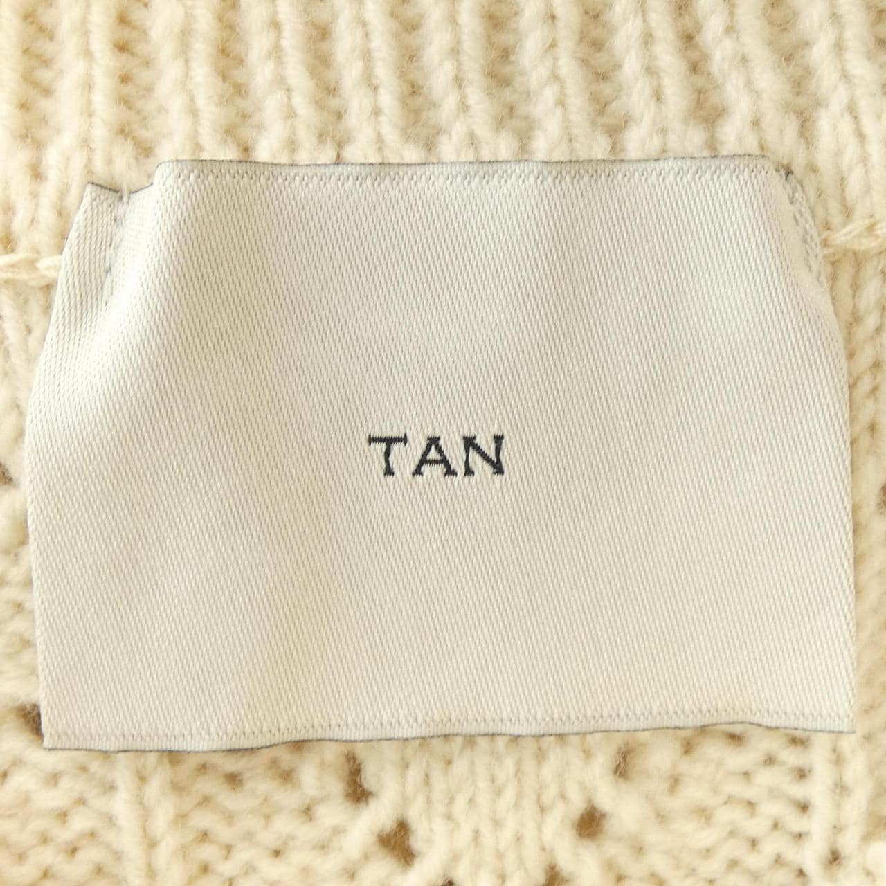タン TAN ベスト