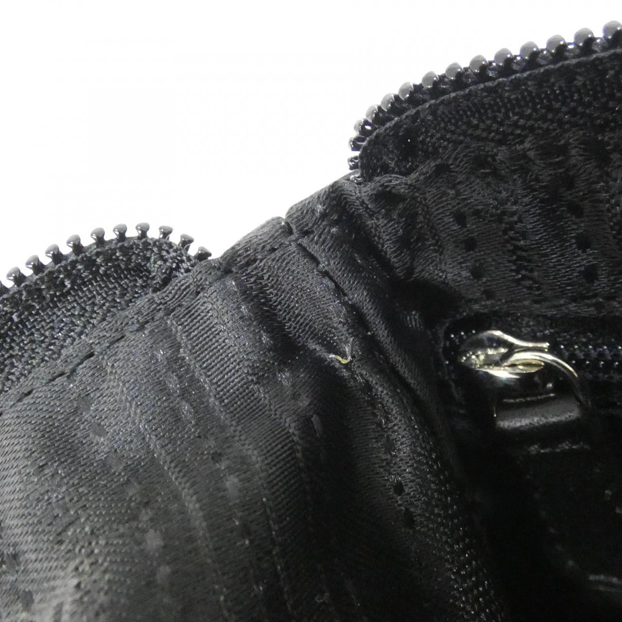 サルヴァトーレフェラガモ 22 C244 ポーチ