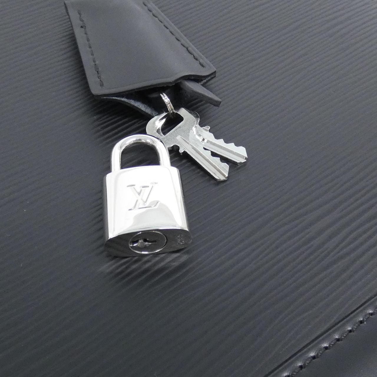 ルイヴィトン エピ アルマ MM M40872 バッグ