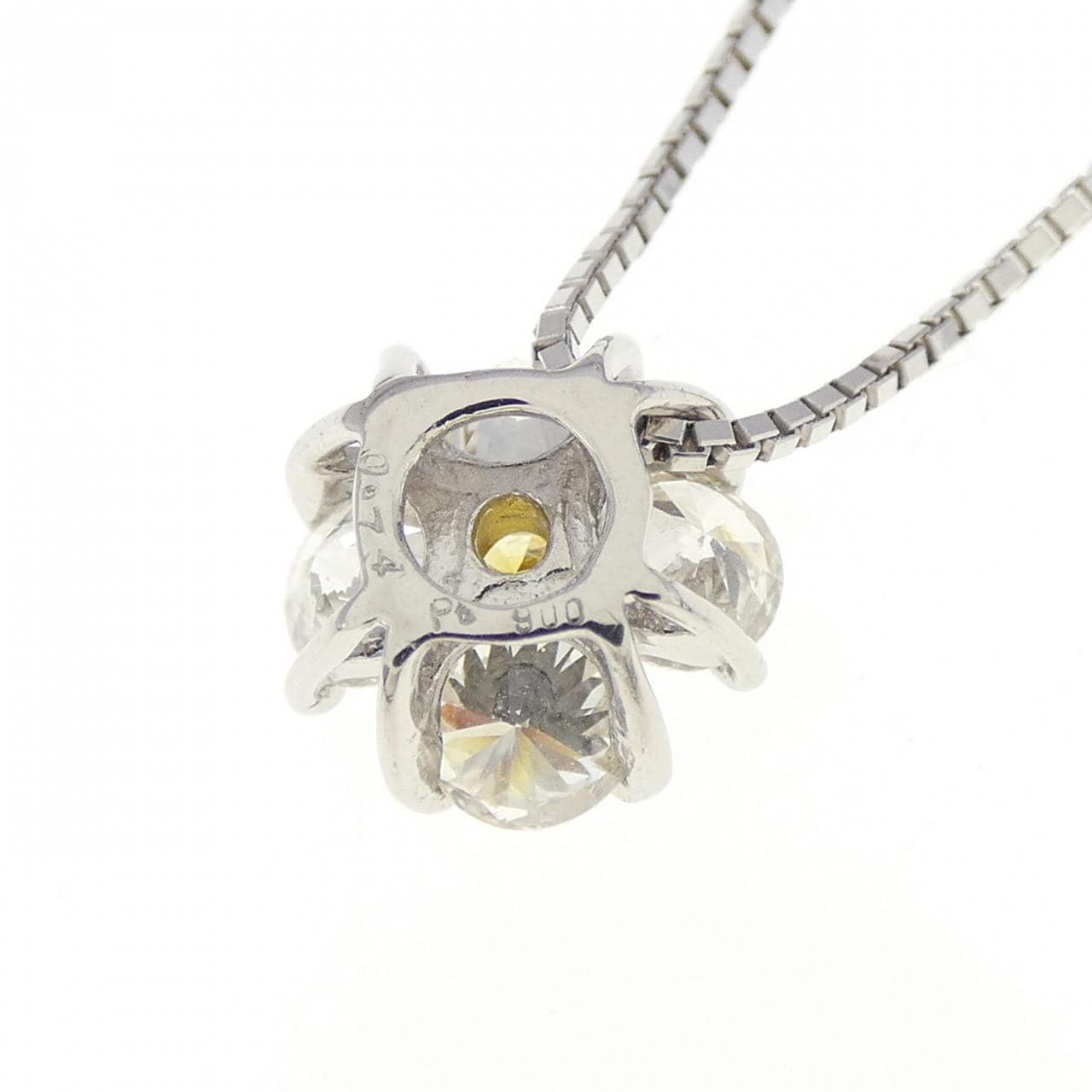 PT900/K18WG フラワー ダイヤモンド ネックレス 0.74CT