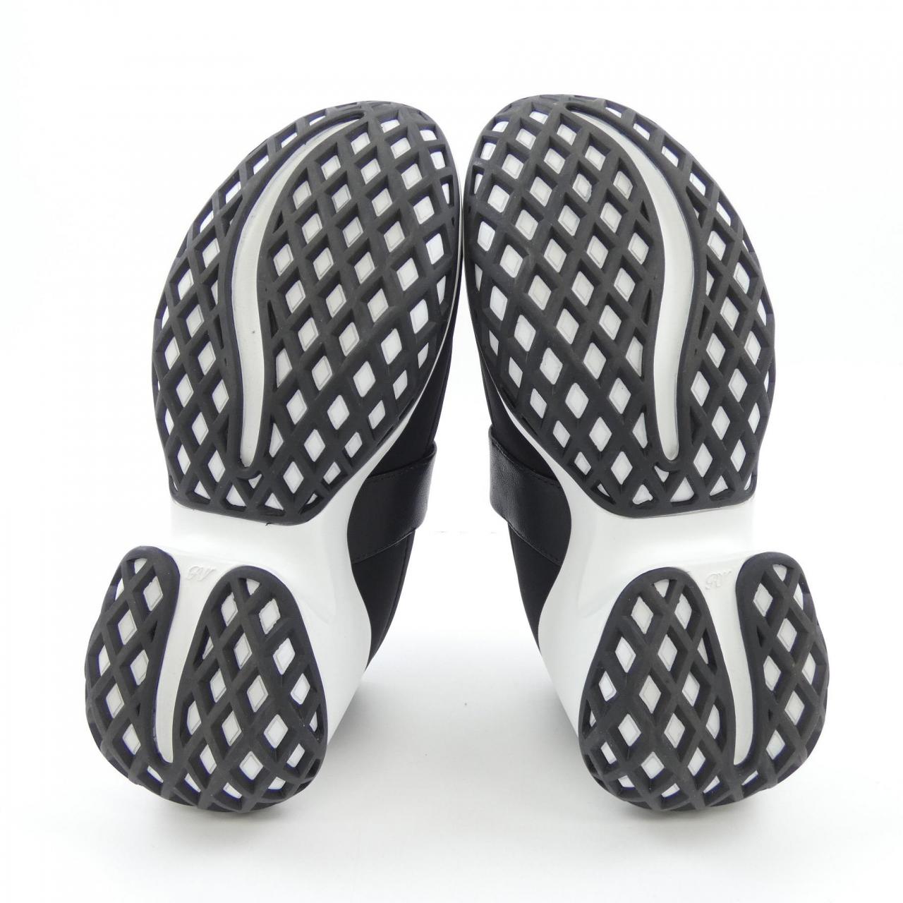 ロジェヴィヴィエ ROGER VIVIER ストラスバックル ヴィヴィ ラン バレリーナ スニーカー