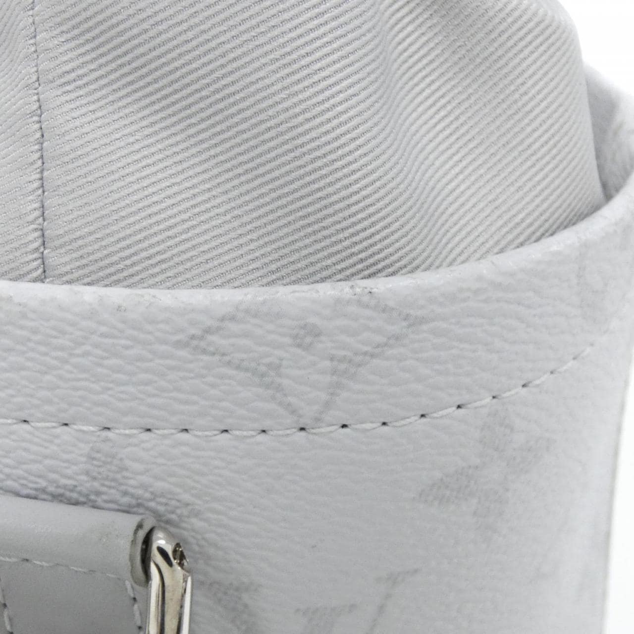 LOUIS VUITTON白色Monogram Logo 粉笔纳米包 M44631 单肩包